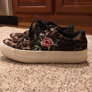 Size women’s 6 1/2 Madden girl shoes